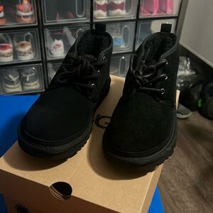 Black size 8 Neumel Uggs